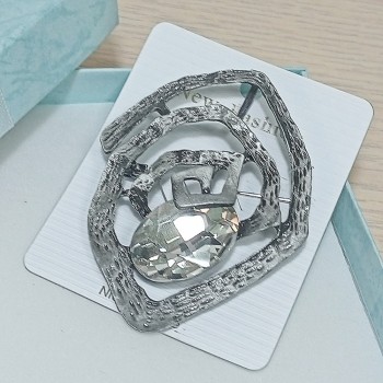  Брошь арт. 27234 (металл, стразы), 5.5х6.5см