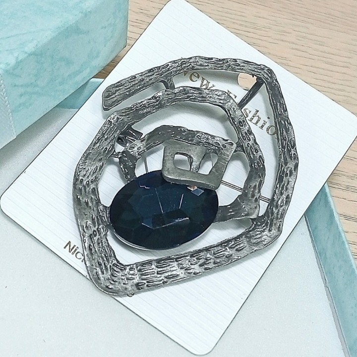  Брошь арт. 27234-1 (металл, стразы), 5.5х6.5см