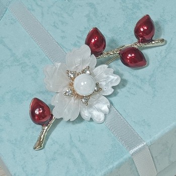  Брошь арт. 27356 (металл, пластик, стразы, эмаль), 3х7см