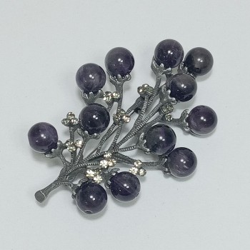  Брошь  с бусинами из аметиста арт. 27273-1, 4.5х7см