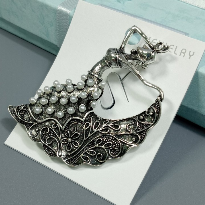  Брошь арт. 2752 (металл, иск. жемчуг), 5.3х6см