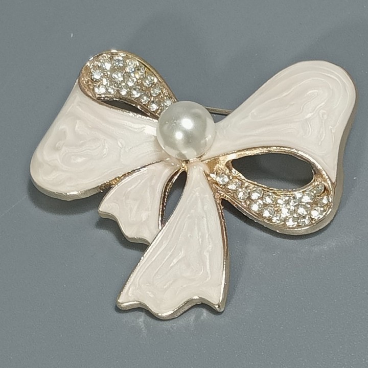  Брошь арт. 27419-1 (металл, стразы, эмаль, иск. жемчуг), 5х4.2см