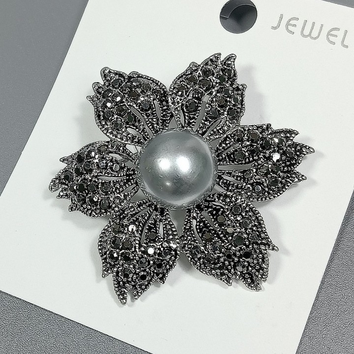  Брошь арт. 27400 (металл, стразы, иск. жемчуг), 4.8см