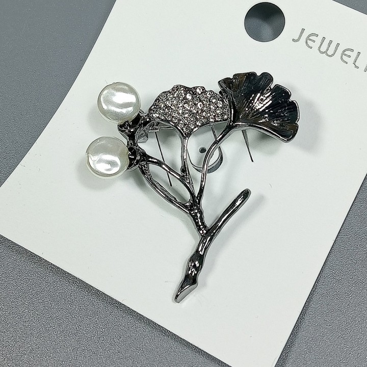  Брошь арт. 27401-2 (металл, стразы, иск. жемчуг), 4х4.3см