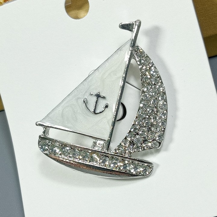  Брошь арт. 27388 (металл, стразы, эмаль), 3.2х4.2см