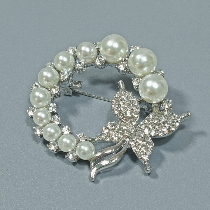  Брошь арт. 27378 (металл, стразы, эмаль, иск. жемчуг), 4см