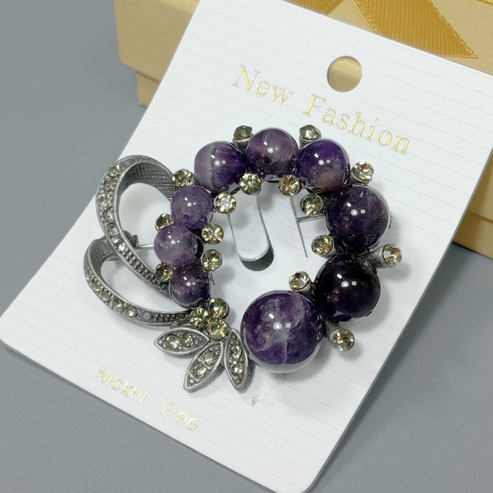  Брошь арт. 2780-1 (металл, стразы, аметист), 5х4см