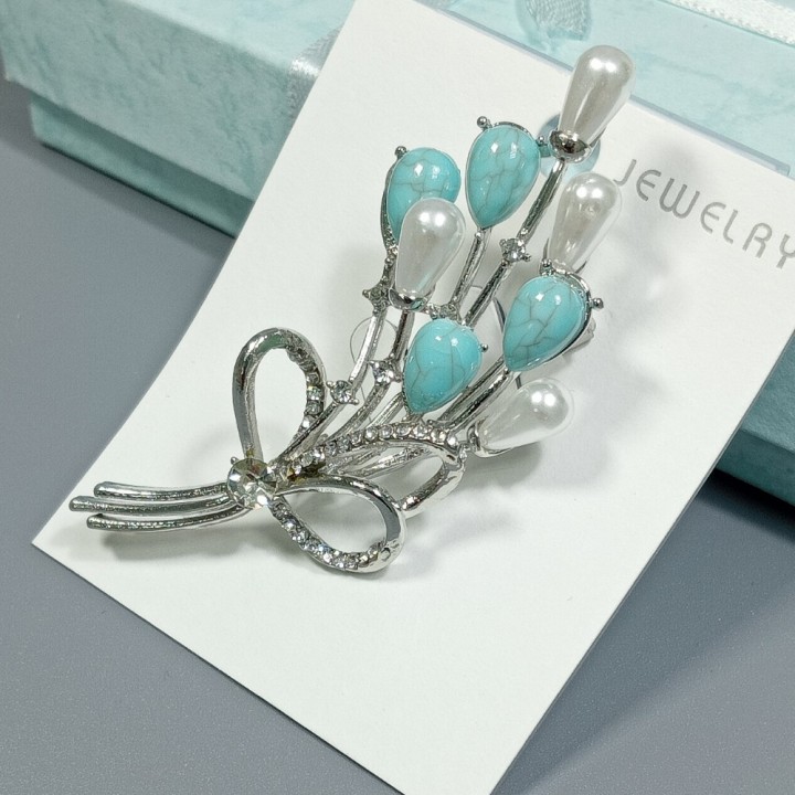  Брошь арт. 2750 (металл, стразы, иск. жемчуг), 3.3х7см