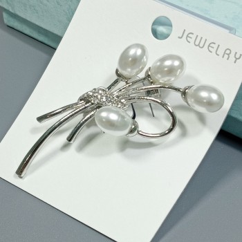  Брошь арт. 2737 (металл, стразы, иск. жемчуг), 2.5х6.5см