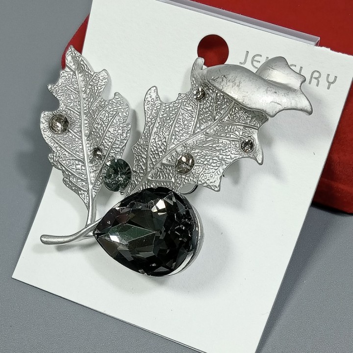  Брошь арт. 27331 (металл, стразы, эмаль), 5.8х6.6см