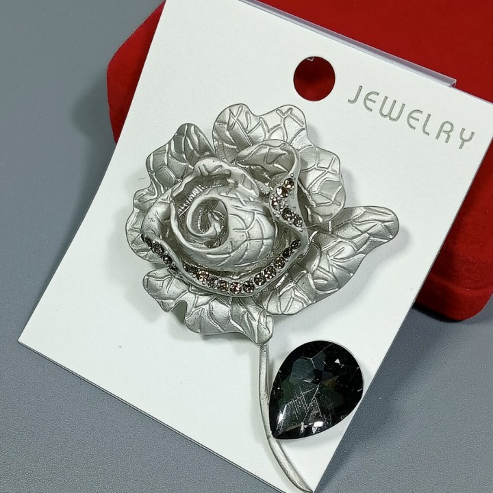  Брошь арт. 27351 (металл, стразы, эмаль), 4.7х6.2см