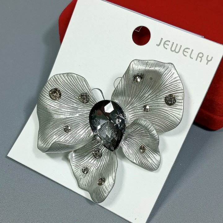  Брошь арт. 27326 (металл, стразы, эмаль), 5.6х4.8см