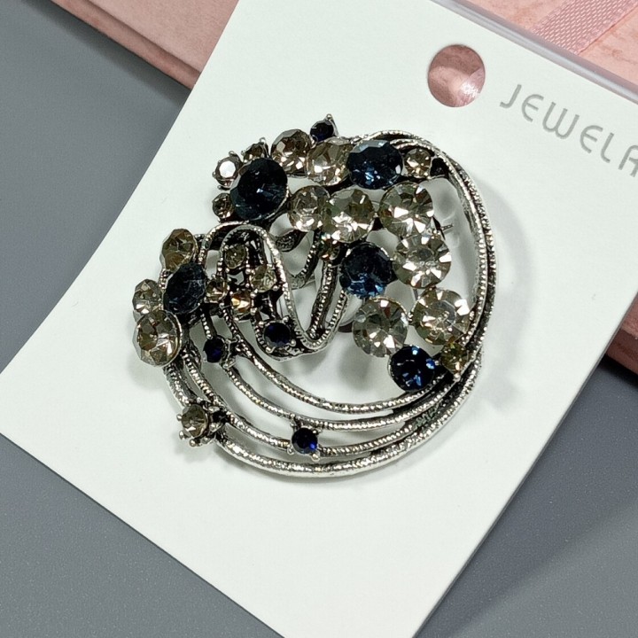  Брошь арт. 27305 (металл, стразы), 4.2см