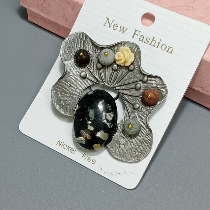  Брошь арт. 27121-2 (металл, иск. камень), 6х4.5см