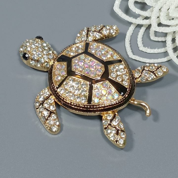  Брошь арт. 2781-4 (металл, стразы, эмаль), 5.5х6.3см