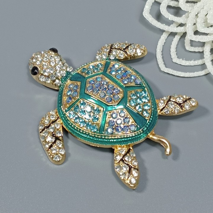  Брошь арт. 2781-2 (металл, стразы, эмаль), 5.5х6.3см