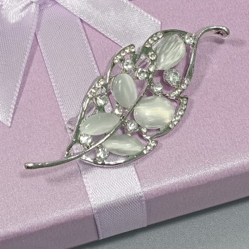  Брошь арт. 27154 (металл, стразы), 2.3х6см