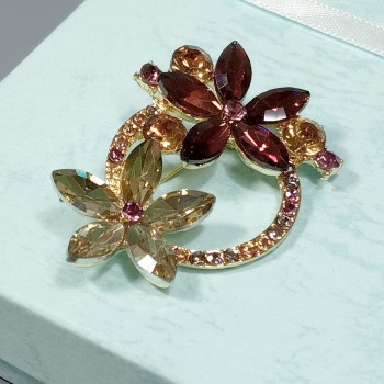  Брошь арт. 27295 (металл, стразы), 4.5х4.7см