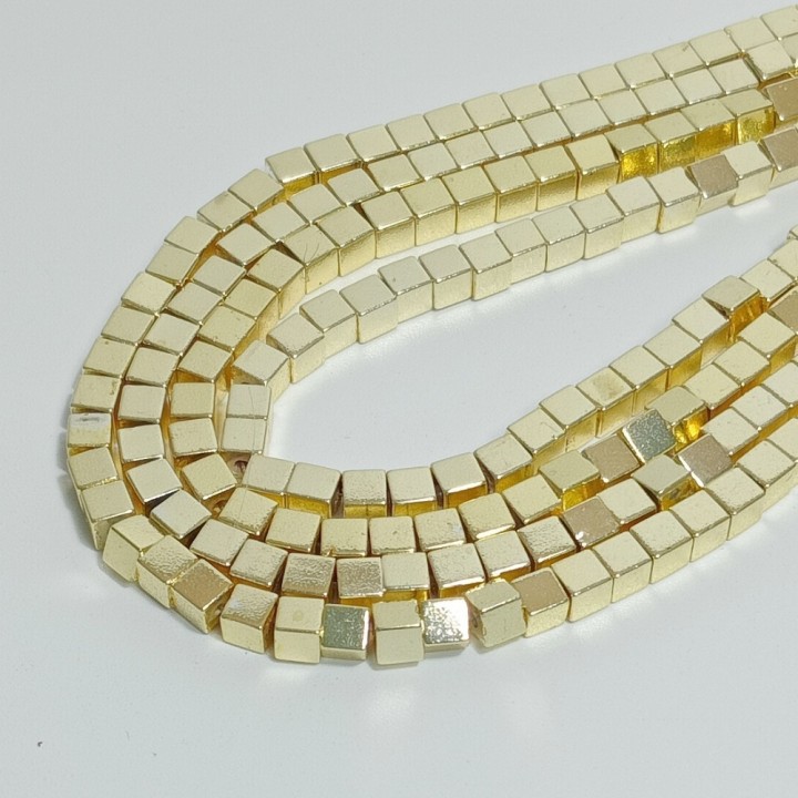 Бусины из гематита с золотистым покрытием "кубик", размер 4мм, 93шт. в нити