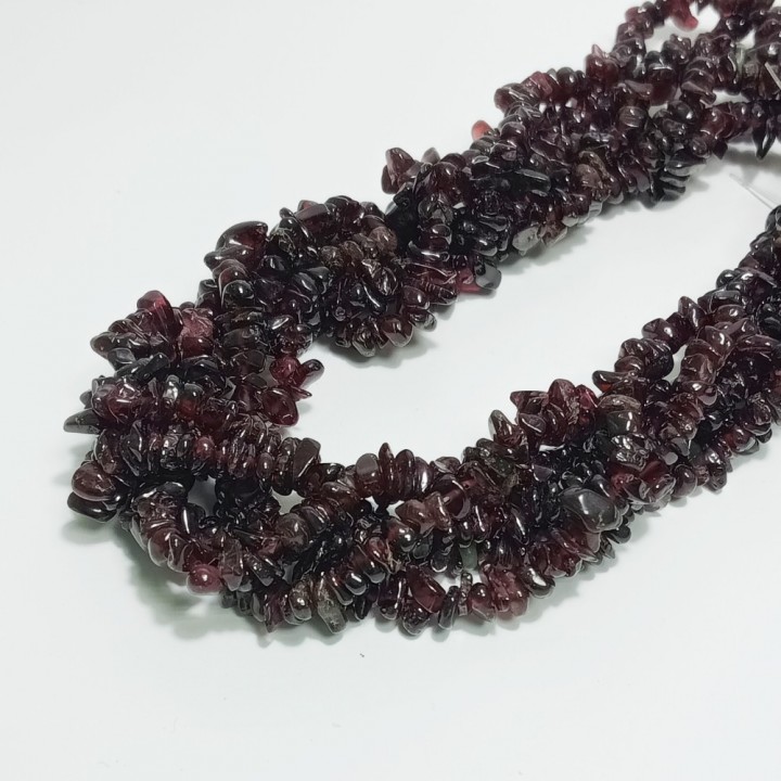 Бусины из граната (галтовка), длина нити 78см, размер бусин 3-8мм