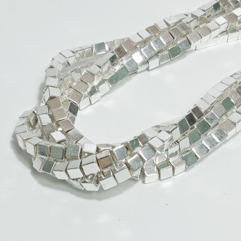 Бусины из гематита с серебристым покрытием "кубик", размер 4мм, 94шт. в нити