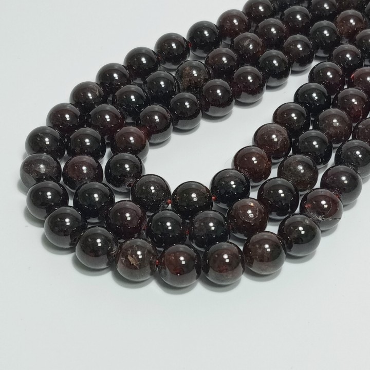 Бусины из граната гладкие, диаметр 9.5-10мм, 39шт в нити. 